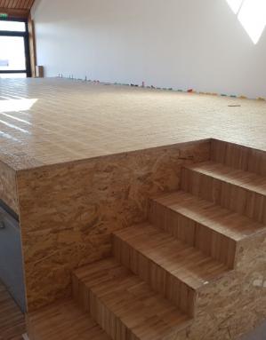 Pose de parquet en estrade