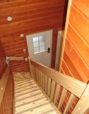 Pose d'un escalier maison en lambris